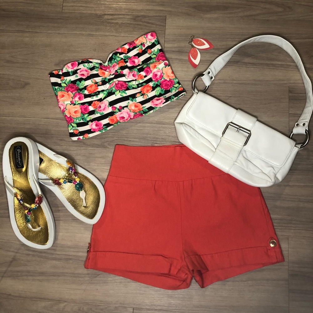 Valia High waisted Coral/Orange shorts!